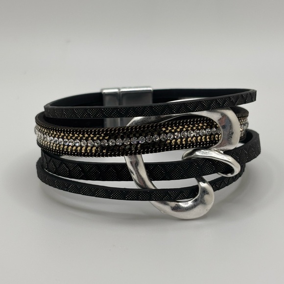 Elegant Black and Silver Bracelet with Crystal Accents - Picture 3 of 3